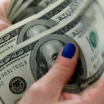 Dólar sobe 1,17% e fecha a R$ 5,08 com eleições no radar; Bolsa brasileira recua
