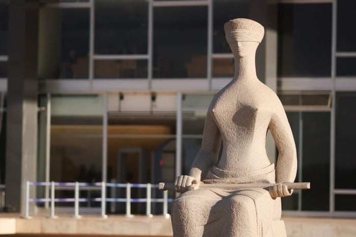 Cármen Lúcia vota para condenar Eduardo Bolsonaro por difamação contra Tabata Amaral no STF