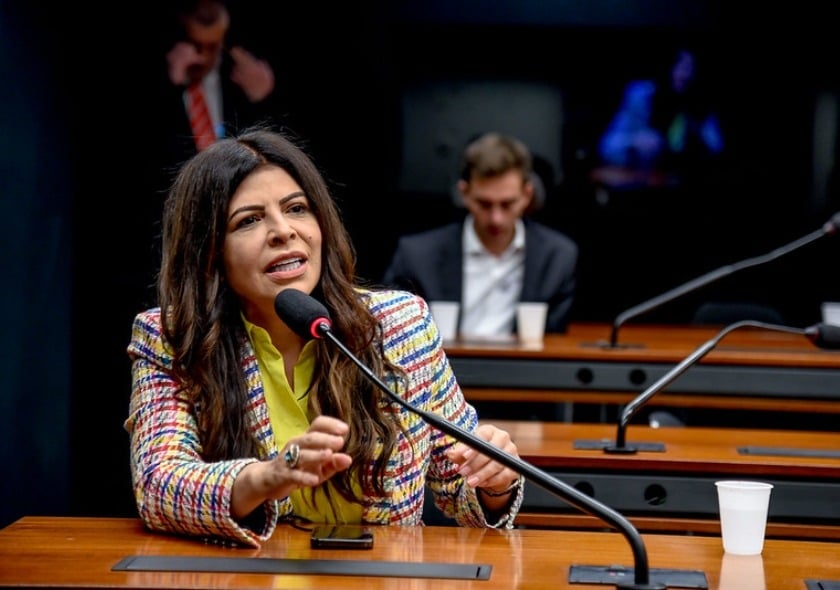 STF suspende julgamento de Antônia Lúcia por suposto peculato após pedido de vista de Cristiano Zanin