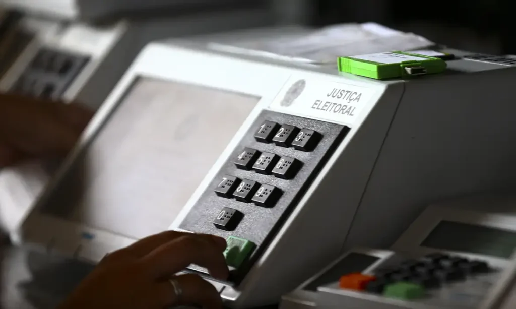 TRE-AC alerta pré-candidatos sobre campanha antecipada durante a Expoacre 2026