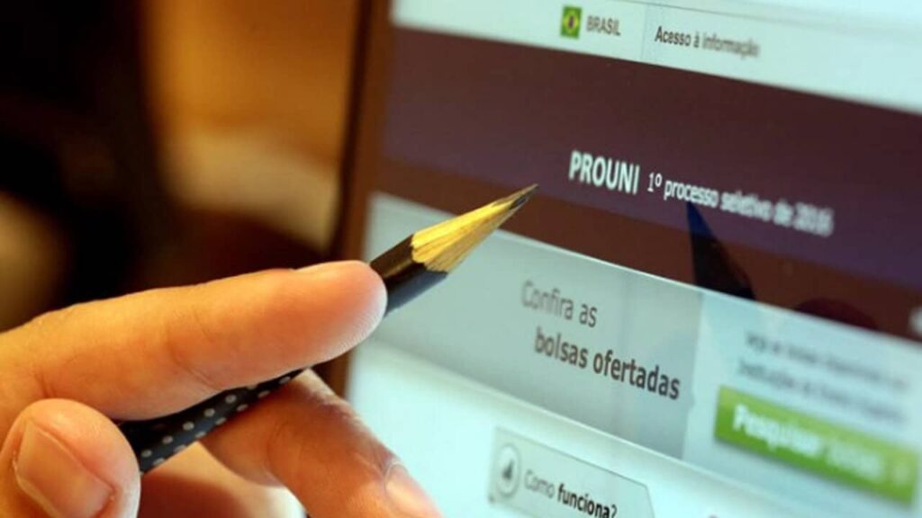 Prouni 2026 abre inscrições para bolsas do segundo semestre nesta terça-feira