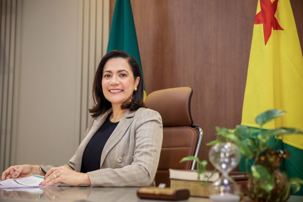 Grávida de Governo e de candidautra, Mailza assume o lugar de Gladson e faz história