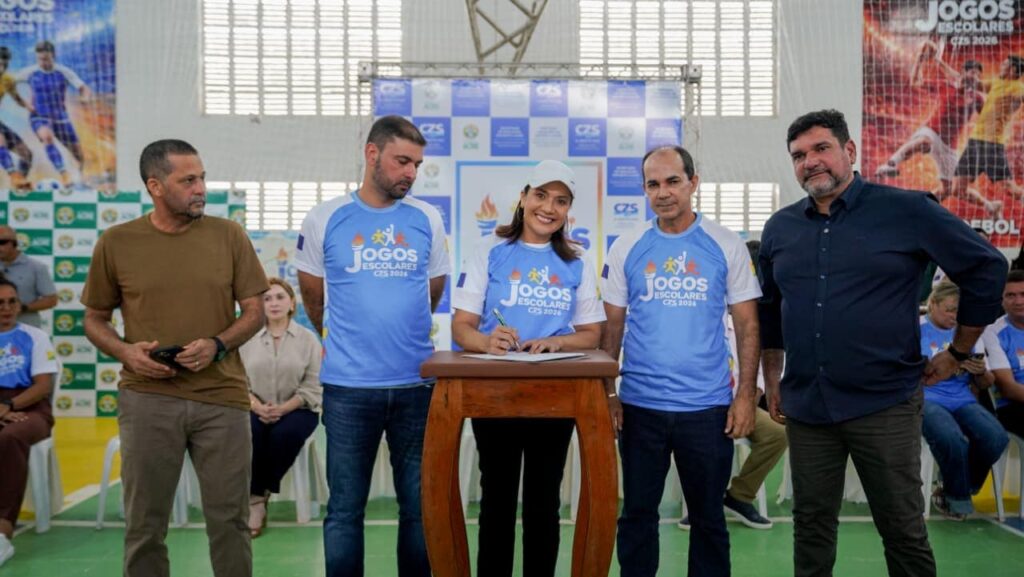 Mailza cumpre agenda no Juruá e anuncia quase R$ 6 milhões para educação e habitação em Cruzeiro do Sul