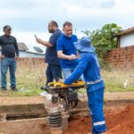 Prefeito Alysson Bestene vistoria obras de recuperação viária no Santo Afonso, em Rio Branco