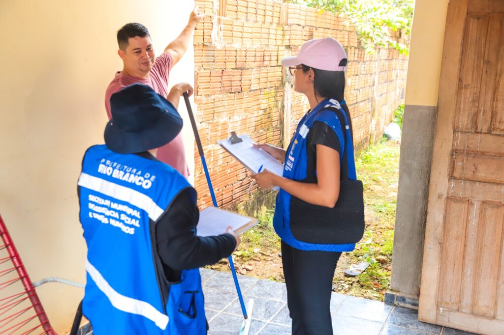 Prefeitura de Rio Branco inicia levantamento na Baixada da Sobral após enxurrada e anuncia auxílio de até R$ 2 mil
