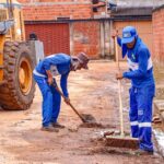 Mutirão de limpeza na Baixada da Sobral retira mais de 20 toneladas de entulho após enxurradas em Rio Branco