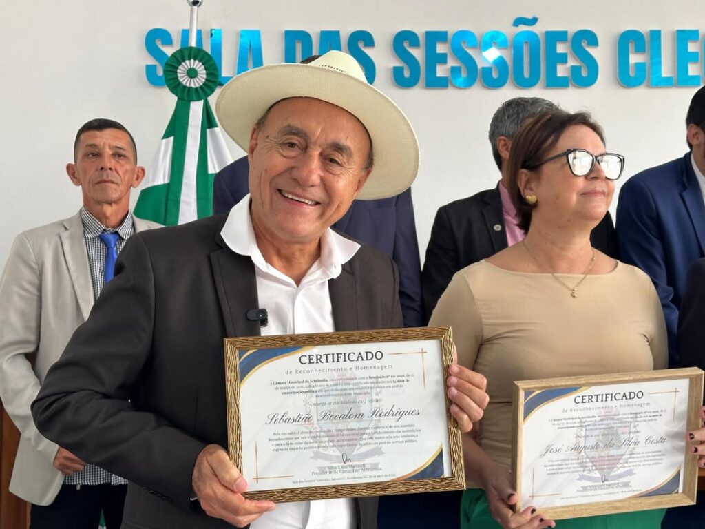 Bocalom participa dos 34 anos de Acrelândia e recebe homenagem por ter sido o primeiro prefeito