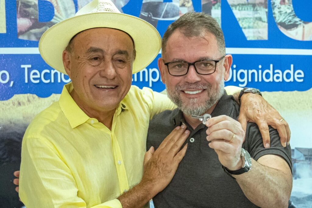 Bestene assume Prefeitura de Rio Branco, mantém secretários e diz que vai se afastar do PP