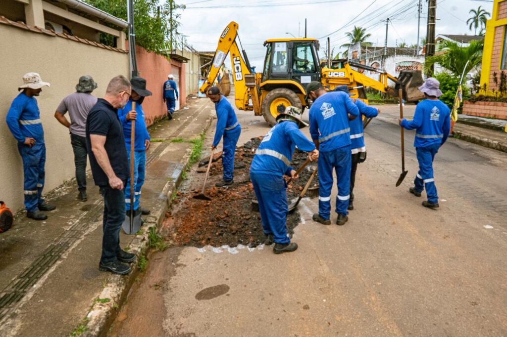 Prefeito acompanha tapa-buracos no Esperança e dá início à reconstrução de ponte no Igarapé Judia em Rio Branco
