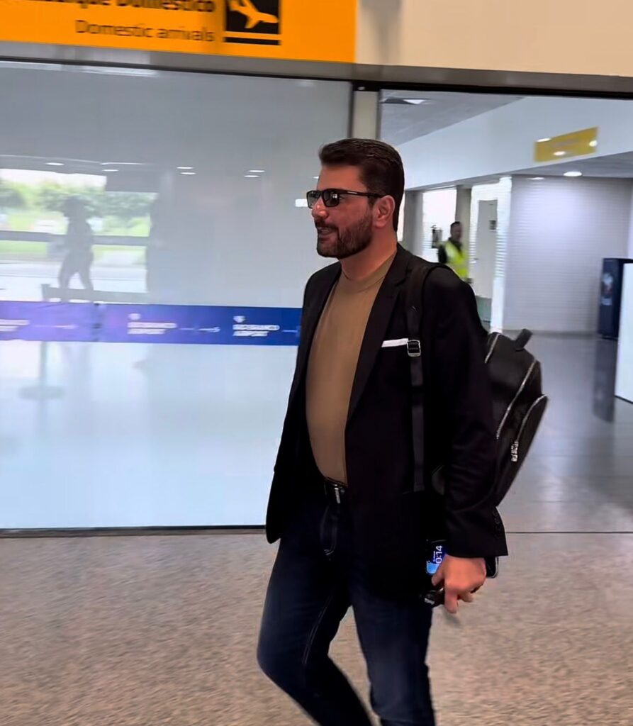Gladson Cameli retorna ao Acre, fala em ajuste no grupo e diz que pré-campanha ao Senado começa em Rio Branco