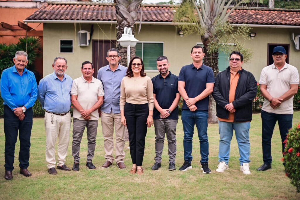 Mailza reúne prefeitos do Acre para alinhar convênios e investimentos nos municípios