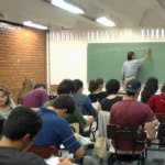 Senado aprova piso de R$ 5.130 para professores