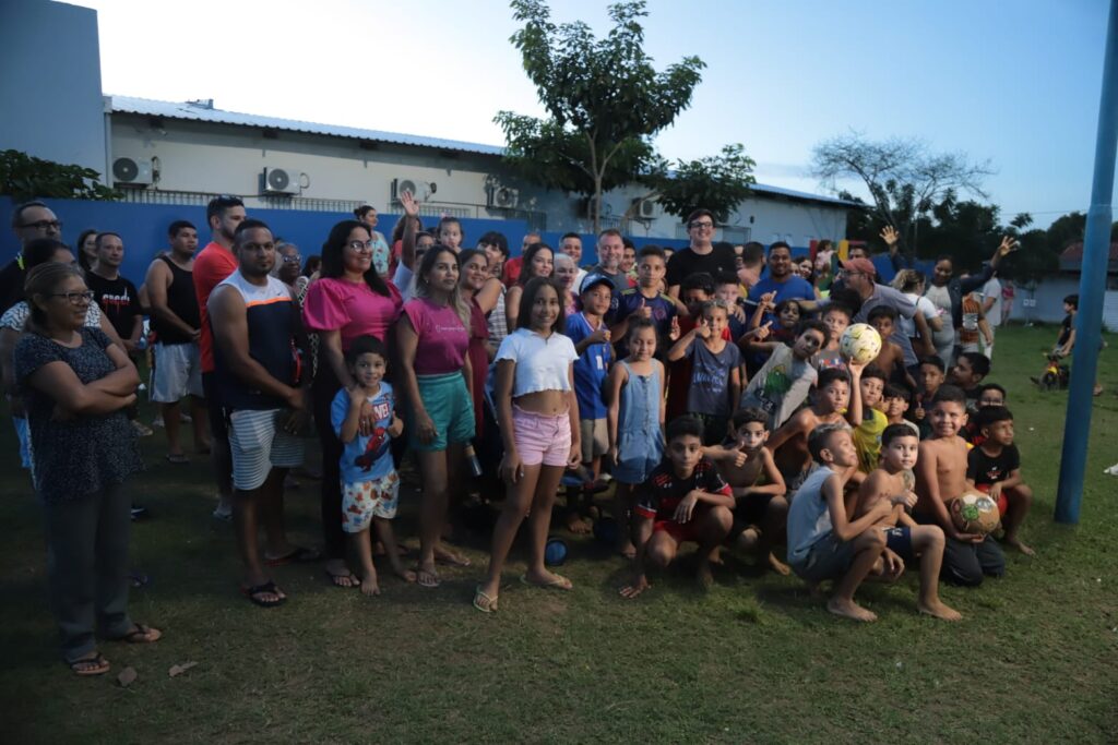 Prefeito Alysson Bestene vai ao Rui Lino III e percorre ruas do bairro para levantar demandas em Rio Branco