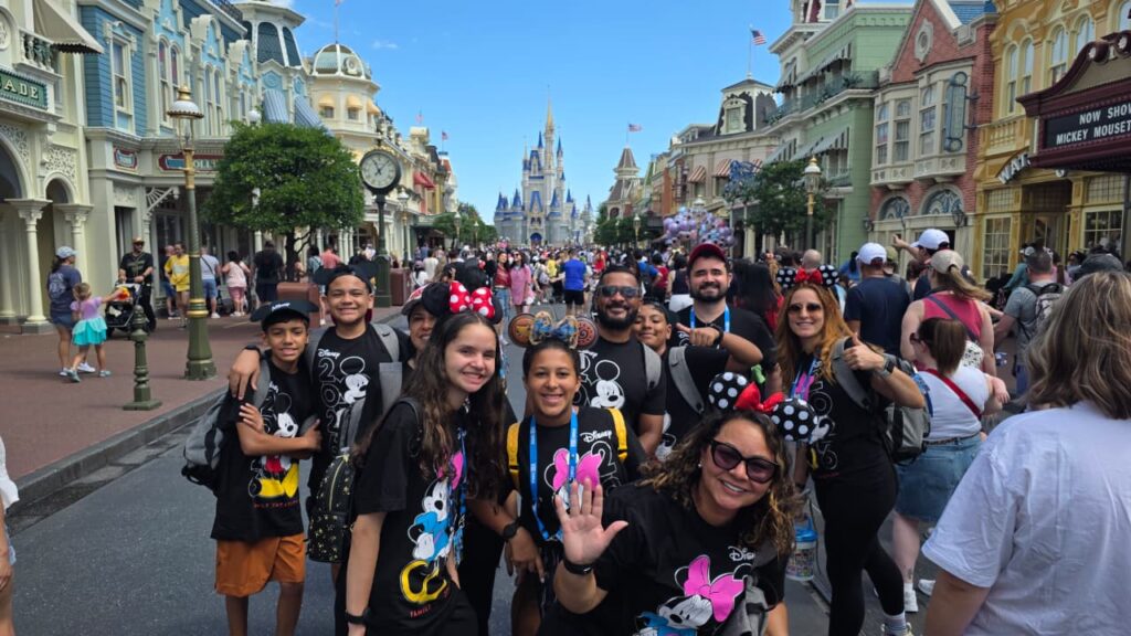 Estudantes de Rio Branco encerram viagem a Orlando com emoção no Magic Kingdom e no Islands of Adventure