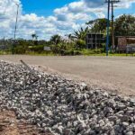 DNIT executa 2,2 km de macadame na Estrada do Aeroporto e prepara liberação gradual do tráfego em Rio Branco
