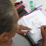 Analfabetismo cai no Brasil, mas ainda atinge 8,4 milhões de pessoas