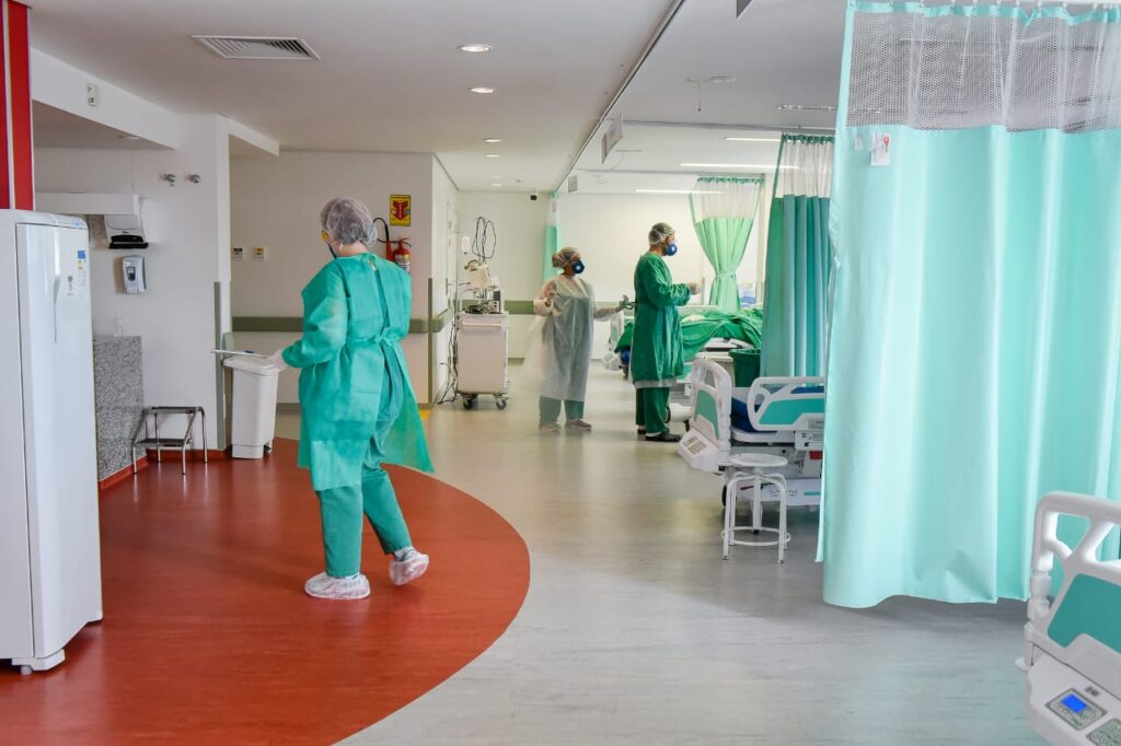 Acre decreta emergência em saúde por avanço da SRAG e superlotação de UTIs