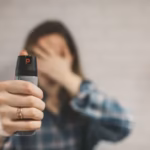 Lei autoriza mulheres maiores de 18 anos a comprar spray de pimenta no Brasil