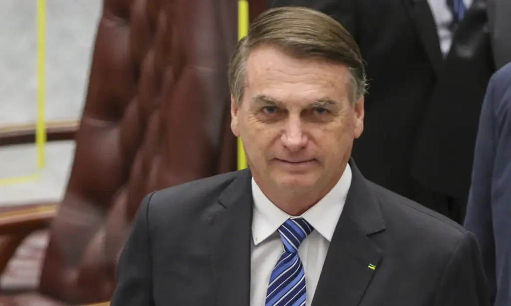 Moraes prorroga prisão domiciliar de Bolsonaro sem definir prazo para fim da medida