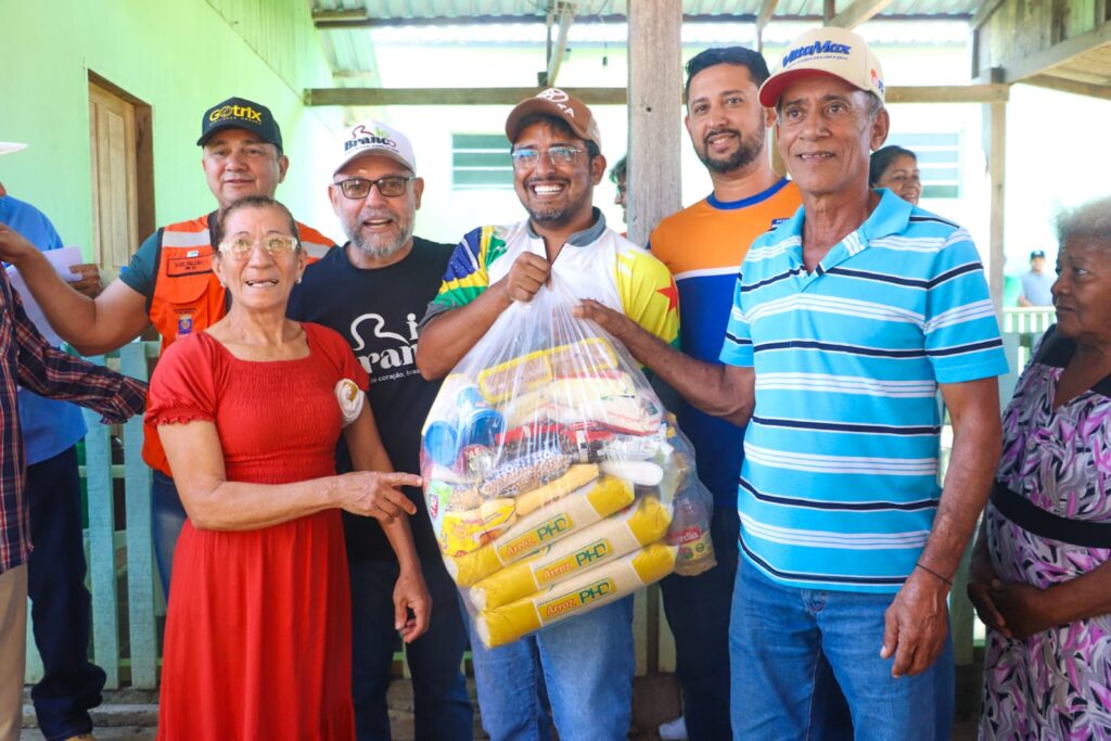 Prefeitura de Rio Branco entrega mais de 300 cestas básicas a famílias da zona rural