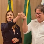 Guida Aquino entrega chave da Reitoria da Ufac a Josimar Batista antes da posse