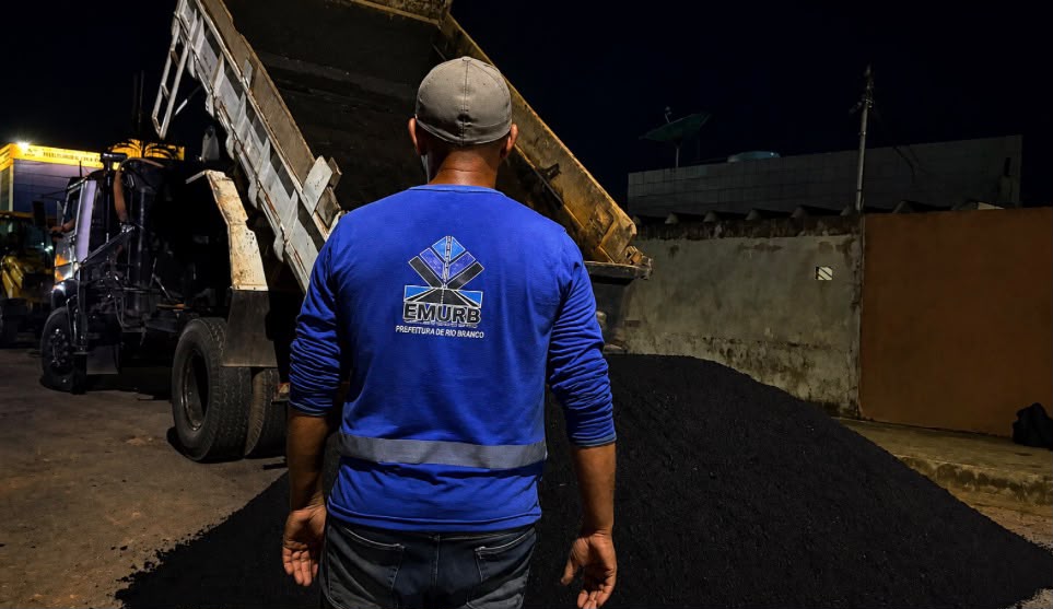 Prefeitura mobiliza equipes para recuperar ruas em cinco bairros de Rio Branco