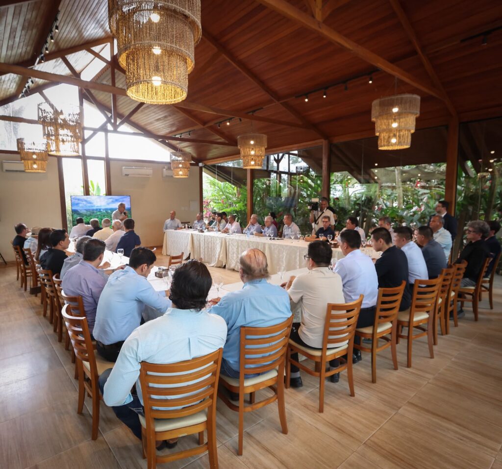 Empresários chineses visitam Rio Branco e avaliam negócios com setores produtivos do Acre