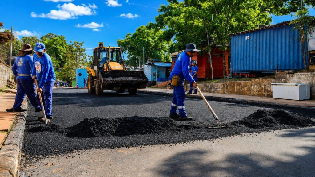 Prefeitura leva pavimentação e limpeza ao bairro Maria Íris, em Rio Branco