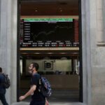 Ibovespa sobe 3,05% e fecha no maior nível desde maio