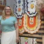 Projeto transforma artesanato em renda e abre espaço para pequenos produtores