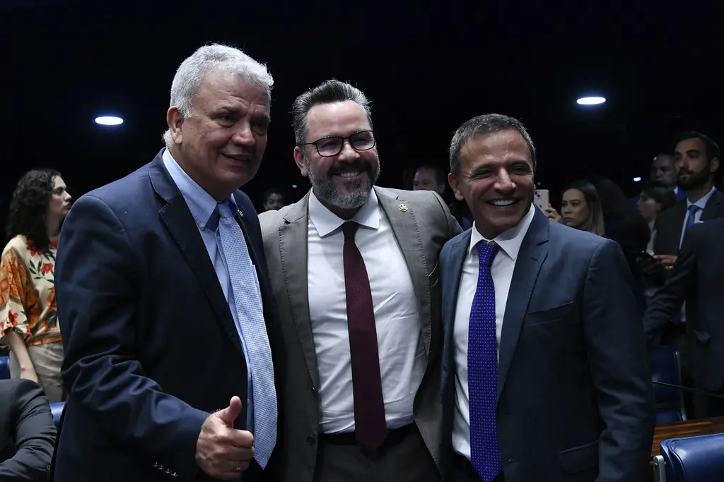 Alan Rick e Petecão apoiam fim da escala 6×1; Bittar evita antecipar voto no Senado