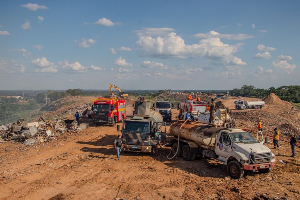 Prefeitura de Rio Branco mobiliza mais de 50 trabalhadores para combater incêndio em aterro