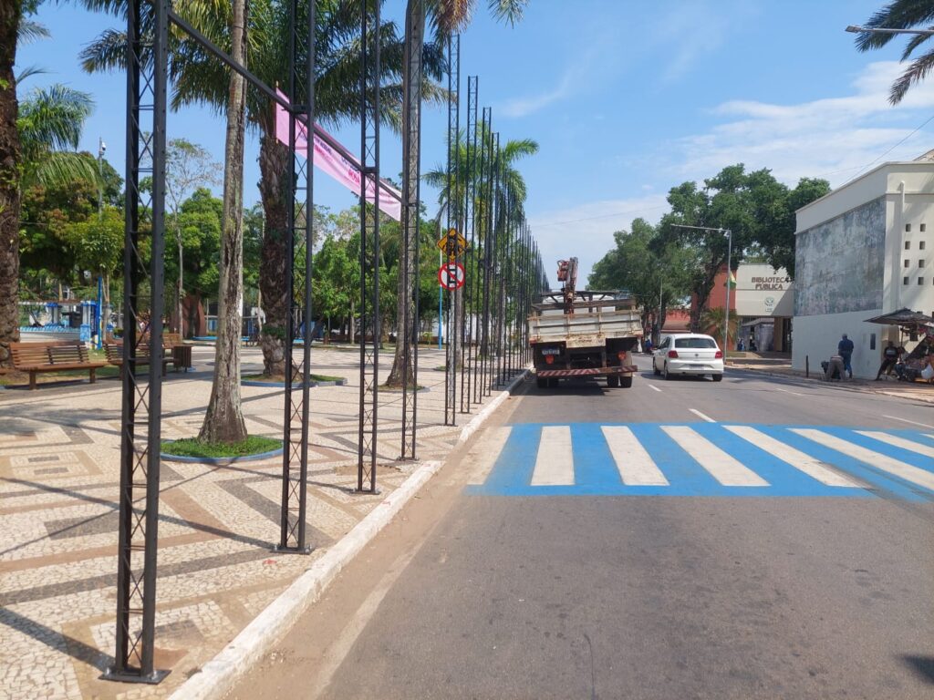 Natal em Rio Branco terá árvore de 22 metros e túnel iluminado na Praça da Revolução