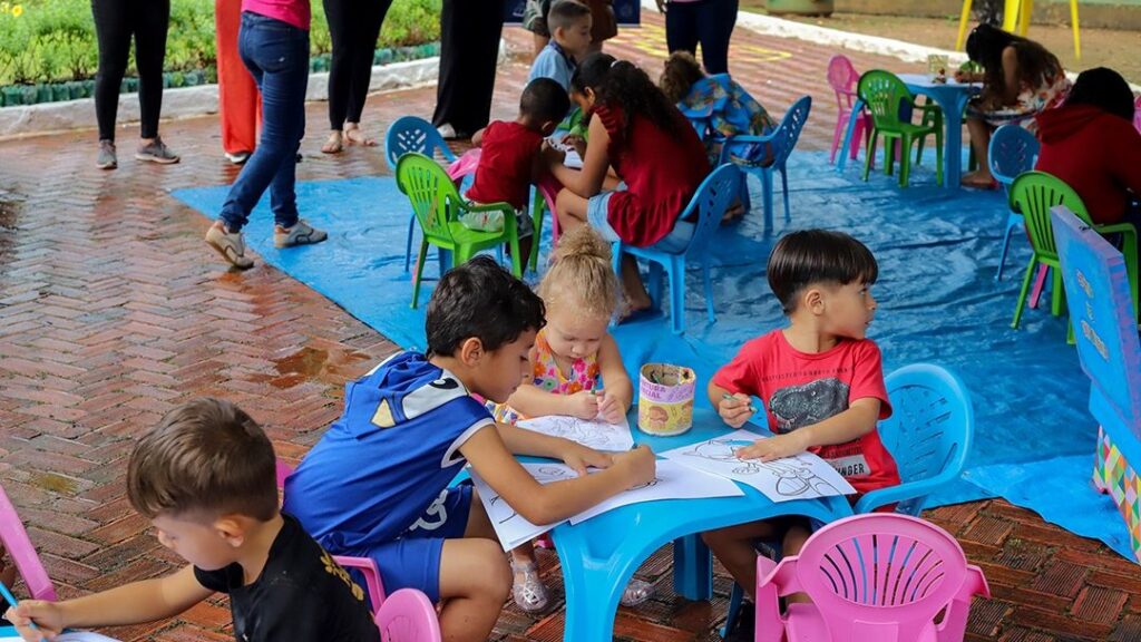 Dia das Crianças reúne famílias no Parque Chico Mendes mesmo com chuva em Rio Branco