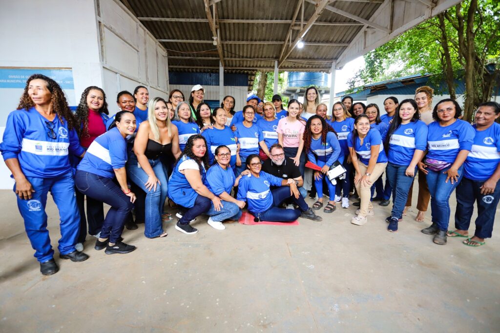 Garis e margaridas recebem homenagem da Prefeitura de Rio Branco pelo Dia Municipal do Gari