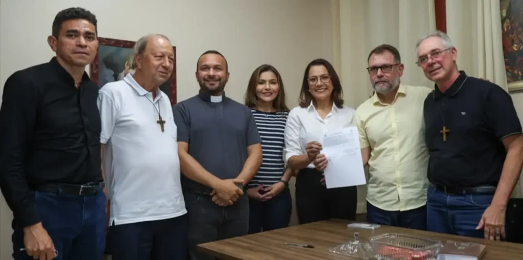 Mailza visita novo bispo de Rio Branco acompanhada de Jéssica Sales e Alysson Bestene