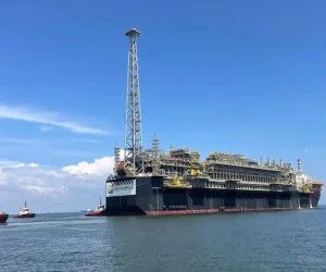 plataforma_da_petrobras_que_reforcara_o_pre-sal_deixa_singapura04